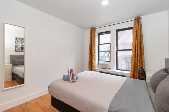 Building Photo - 322 E 93rd St