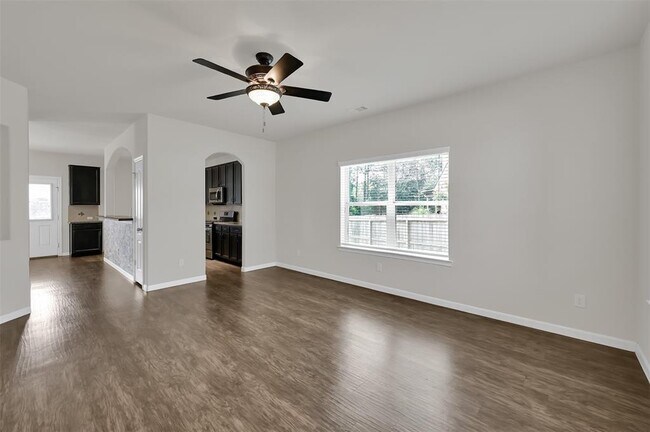 Building Photo - 946 Fife Dr