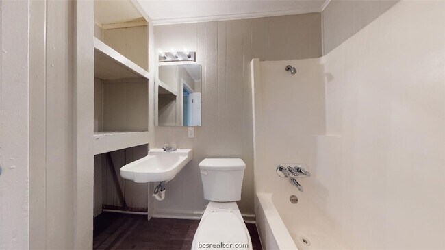 Building Photo - 206 Lynn Dr