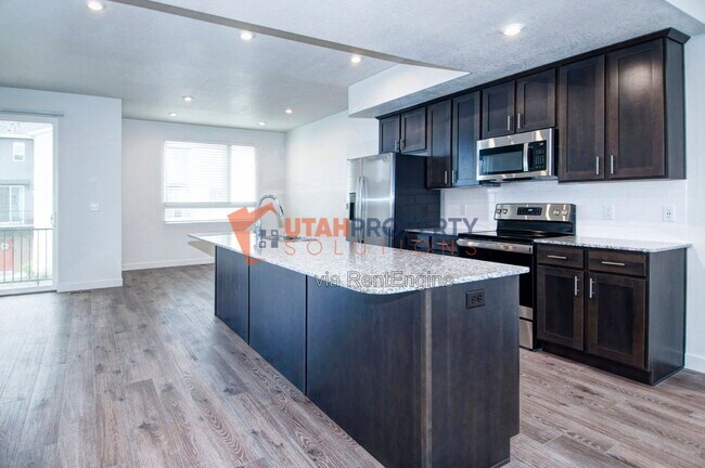 Building Photo - 1046 W 430 S