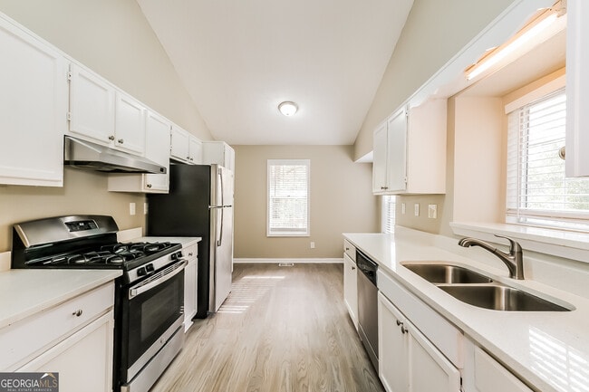 Building Photo - 5878 Homestead Cir