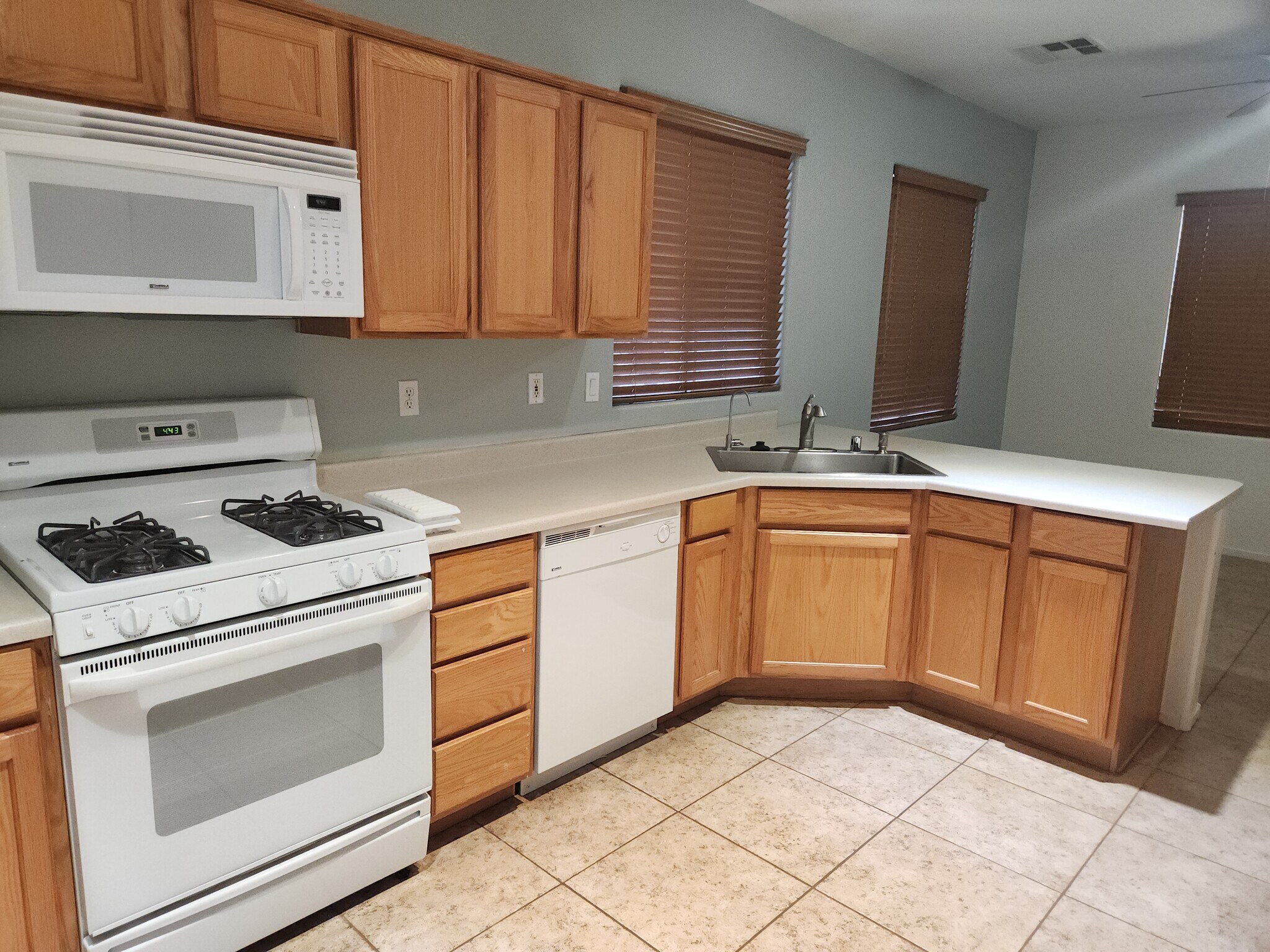 Building Photo - 4458 Yellow Harbor St