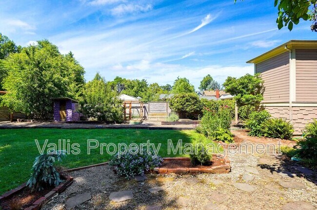 Building Photo - 2185 Trade St SE