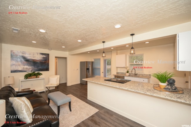 Building Photo - Martin Triplex