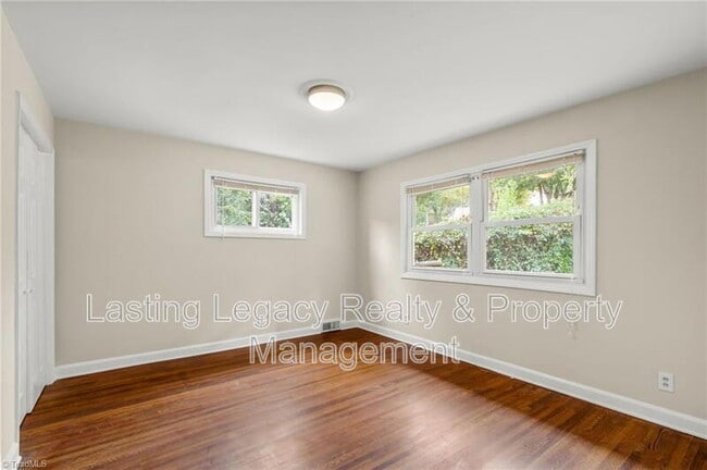 Building Photo - 1200 Lamont Dr