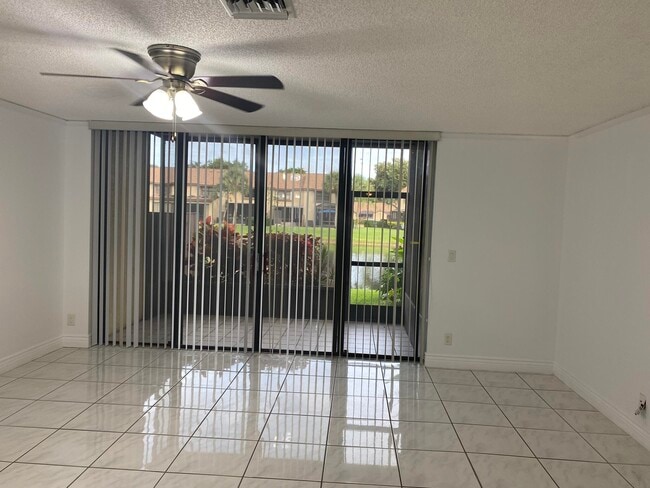 Building Photo - 3961 Cocoplum Cir