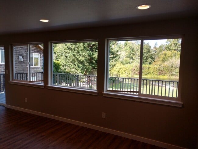 Building Photo - 2235 Electric Ave