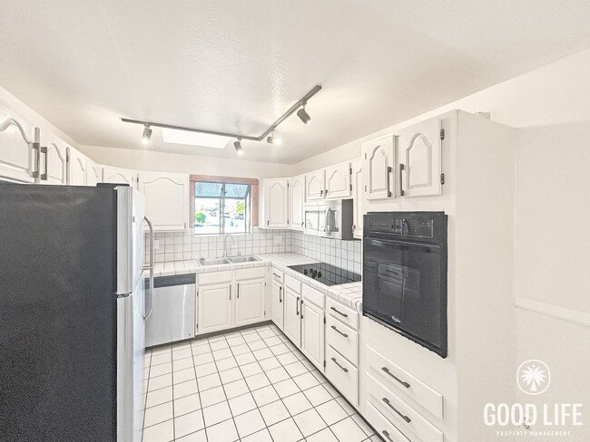 Building Photo - Beautiful 3B/2BA w/ Large Yard, 2 Car Garage & RV Parking!