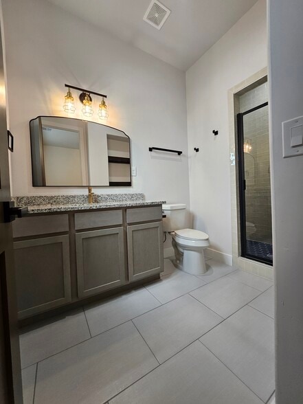 Building Photo - 1003 N Armijo St