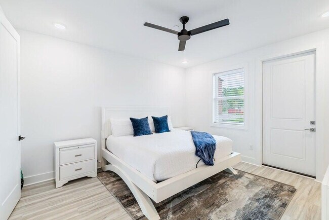 Building Photo - 125 Blue Eden Lp