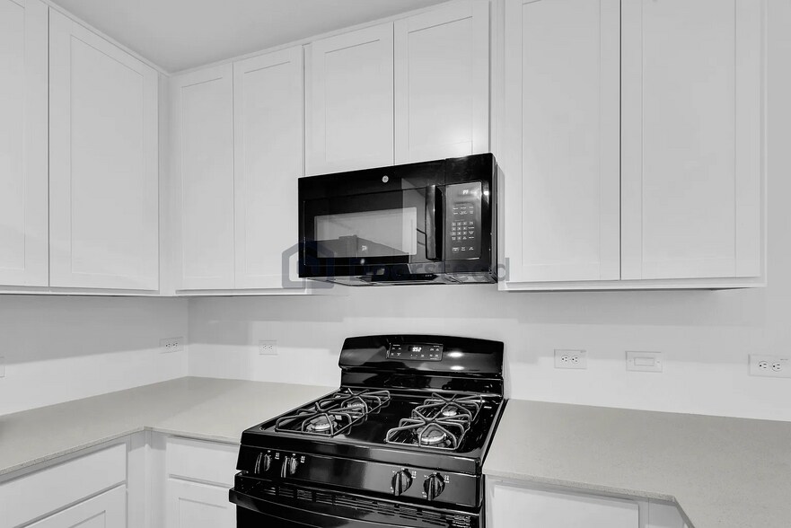 Building Photo - 3012 Yellow Pine Ave