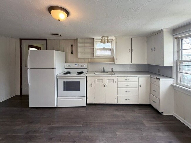 Building Photo - 539 Madison St