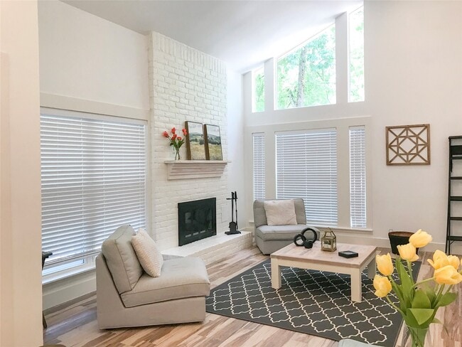 Building Photo - 5 Sandlily Ct