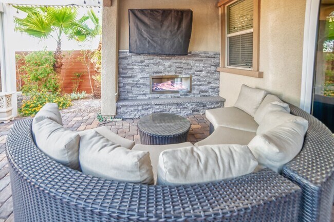 Building Photo - SUMMERLIN - FULLY FURNISHED - ALL UTILITIE...