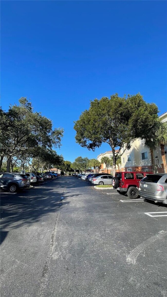 Building Photo - 9887 Baywinds Blvd