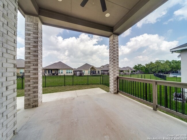 Building Photo - 122 Wildrose Hill Dr