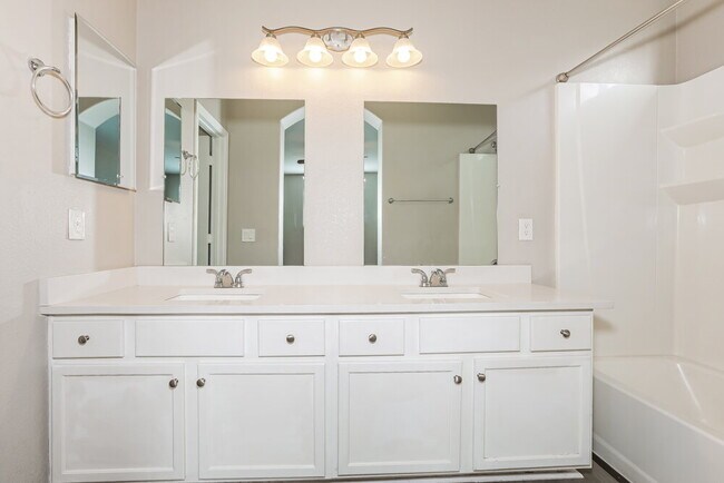 Building Photo - 1225 S Mansard