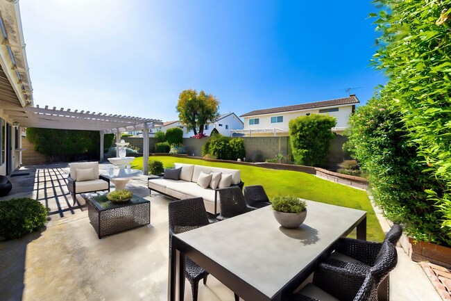 Building Photo - Upgraded 4 bedroom Fountain Valley Home