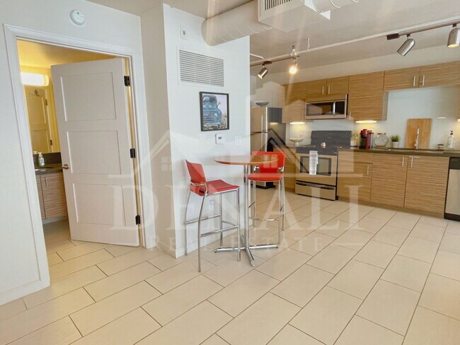 Building Photo - 535 W Thomas Rd