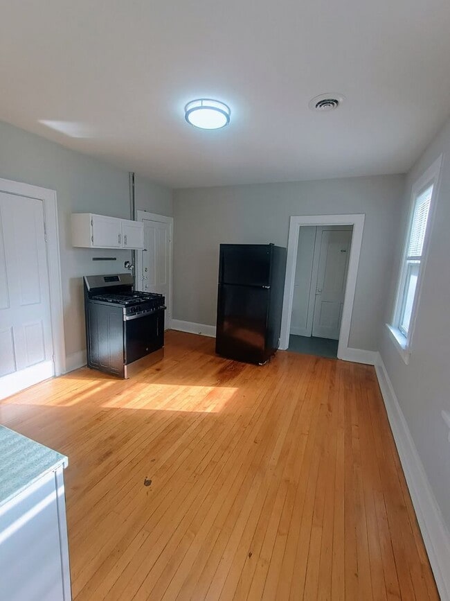 Building Photo - 1650 N Arlington Pl