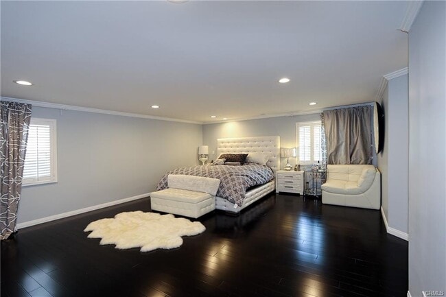 Building Photo - 16513 Moorpark St