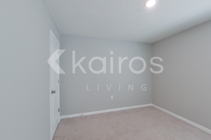 Building Photo - 1924 W Roseboro Dr