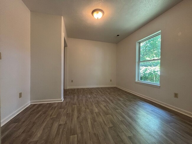 Building Photo - 3 Bedroom house in Southeast Springfield