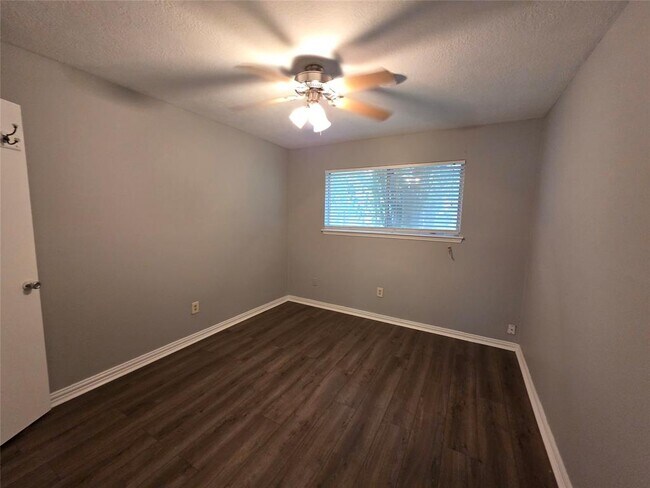 Building Photo - 814 Cascade Creek Dr