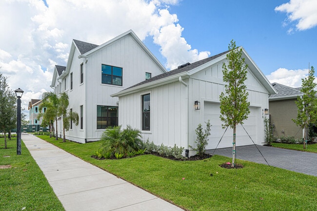 Building Photo - 920 SW Newfield Ave