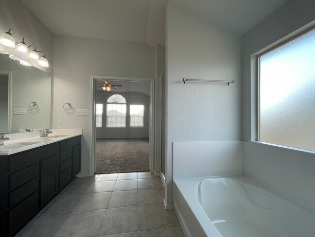 Building Photo - 1816 Cow House Ct