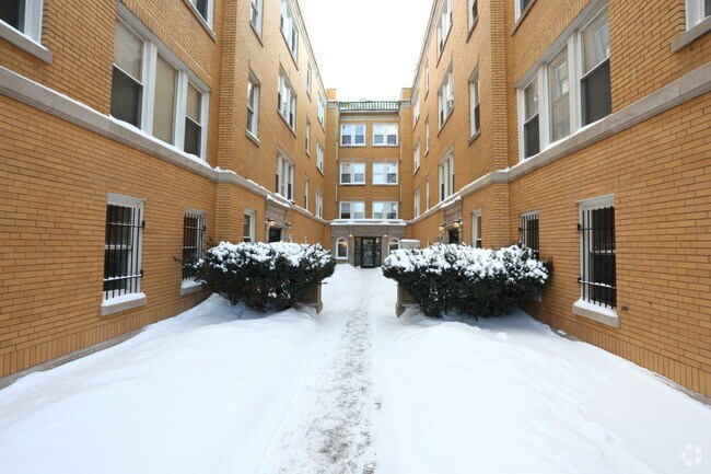 Building Photo - 4205 W Fullerton Ave