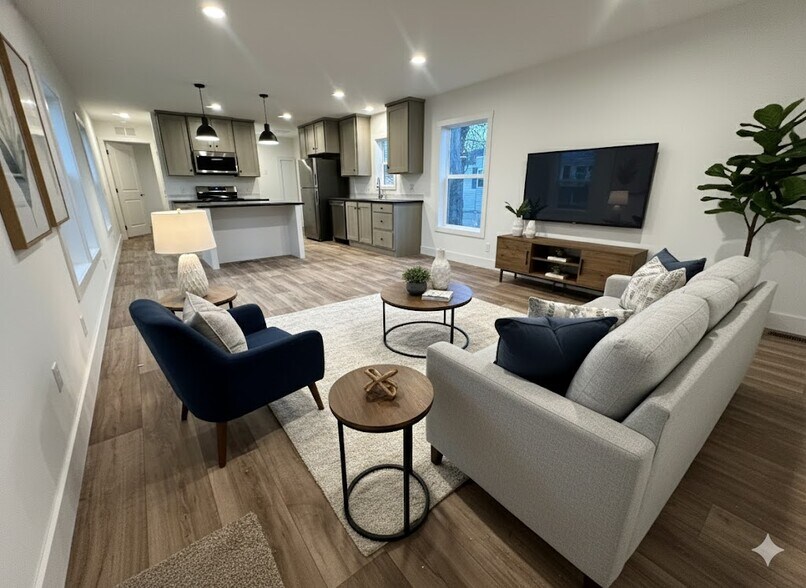 Building Photo - 19 Cavalier St N