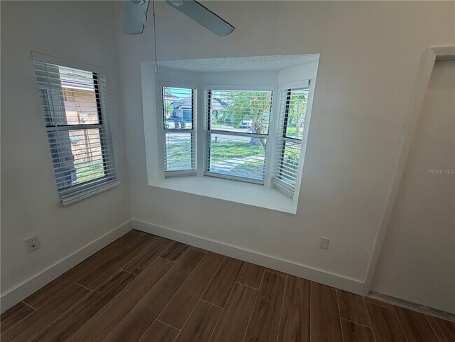 Building Photo - 4352 Sandhurst Dr