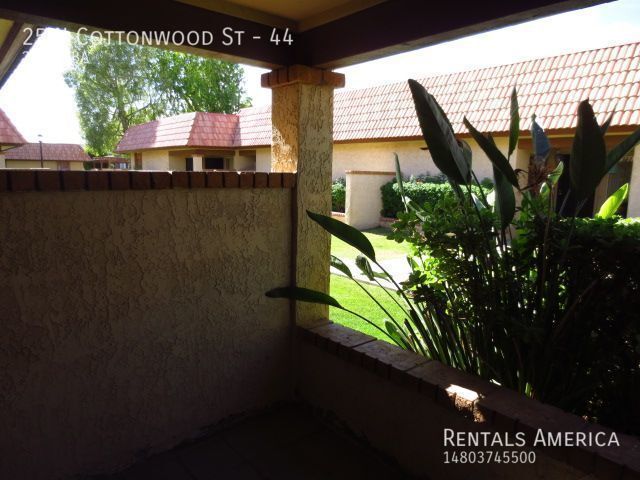 Building Photo - 2 Master Bedrooms in Fully Remodeled, Sing...