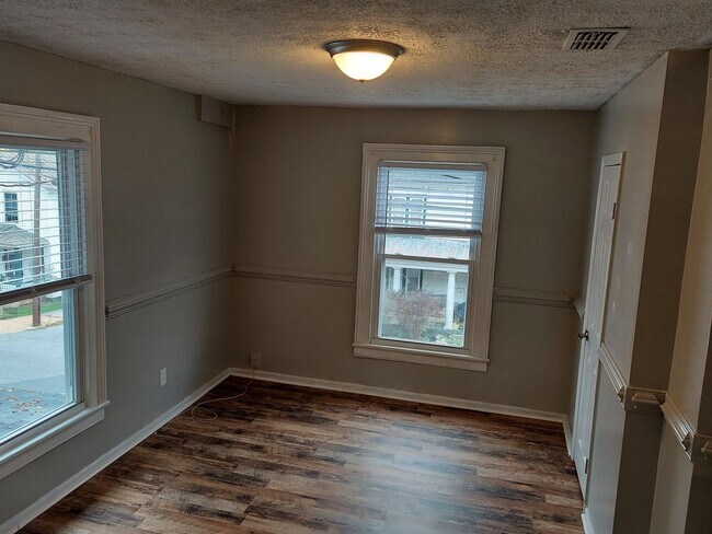 Building Photo - 607 Winthrop St