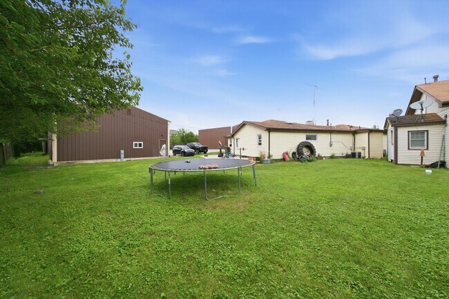 Building Photo - 24134 IL-53