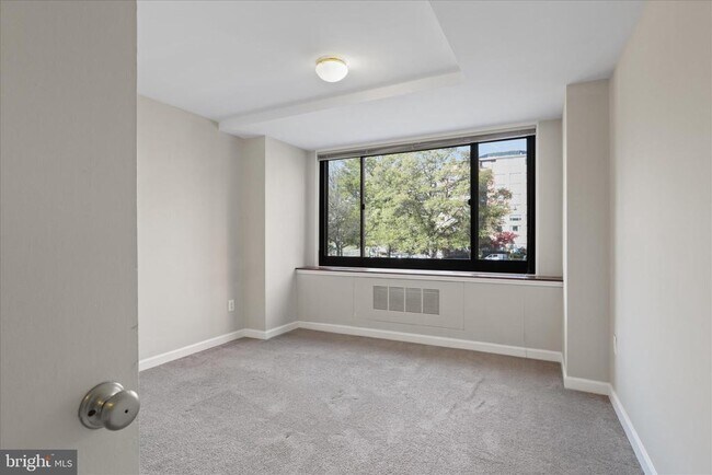 Building Photo - 1011 Arlington Blvd