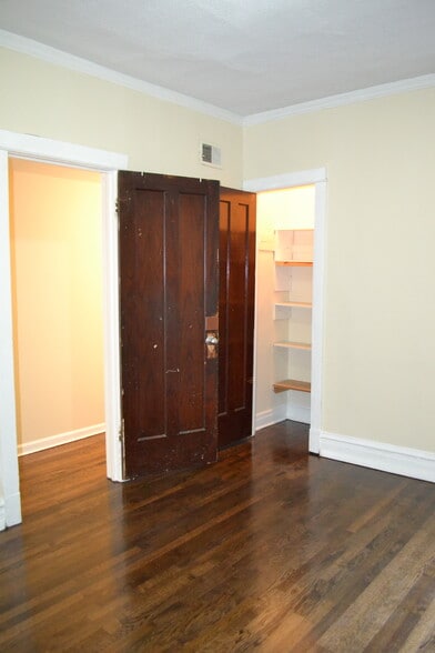 Building Photo - 4820 N Albany Ave