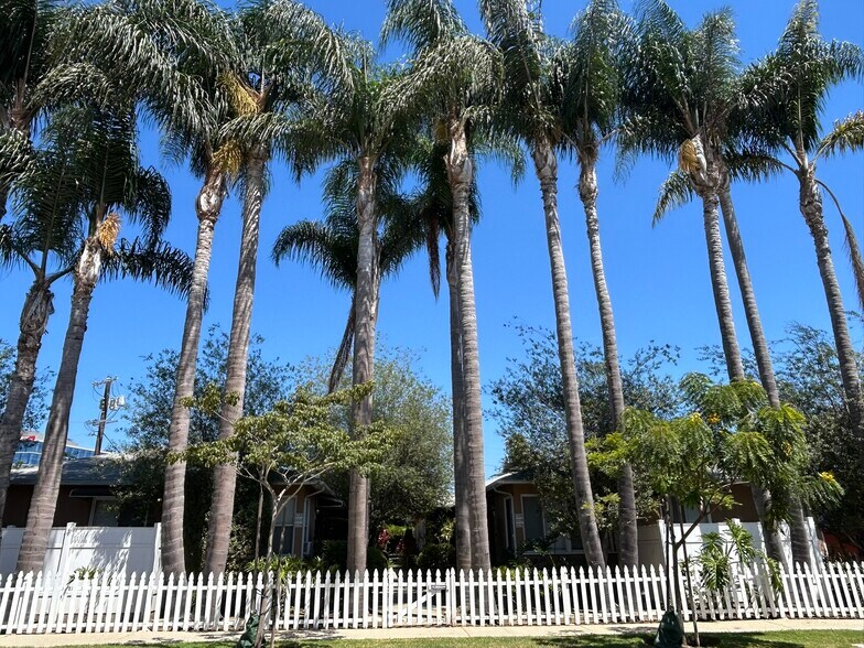 Building Photo - 2226 S Carmelina Ave