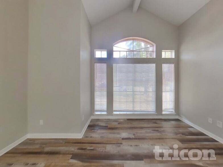 Building Photo - 7114 River Garden Dr