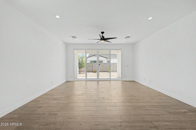 Building Photo - 295 E Mint Ln