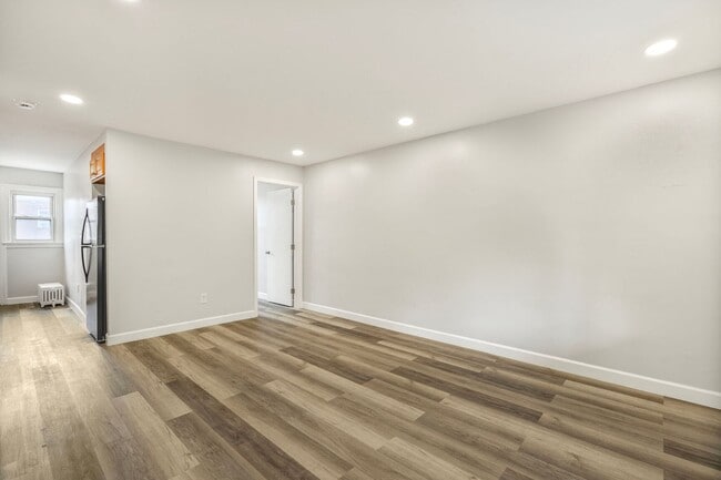 Building Photo - Newly Renovated 5BR/2BA Row home