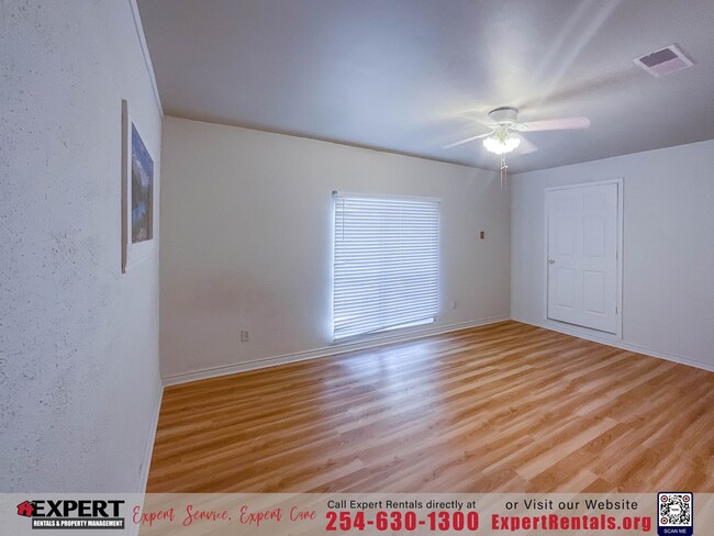 Building Photo - Light-Filled, Open-Concept Home in Killeen!