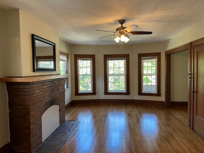 Building Photo - 258 Buckingham Ave