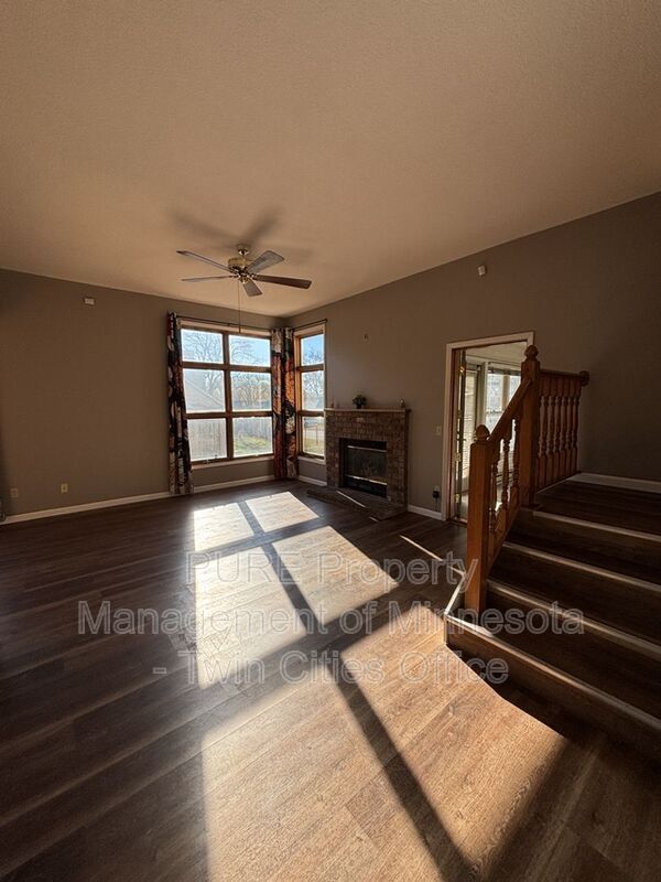 Building Photo - 645 Sullivan Dr NE