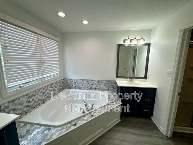 Building Photo - 307 Marshall Heights Dr