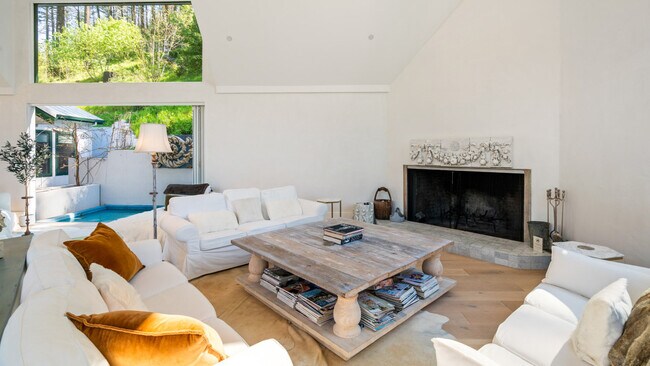 Building Photo - 822 Adobe Canyon Rd