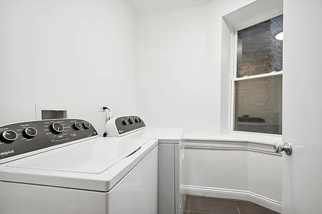 Building Photo - 446 N Aberdeen St