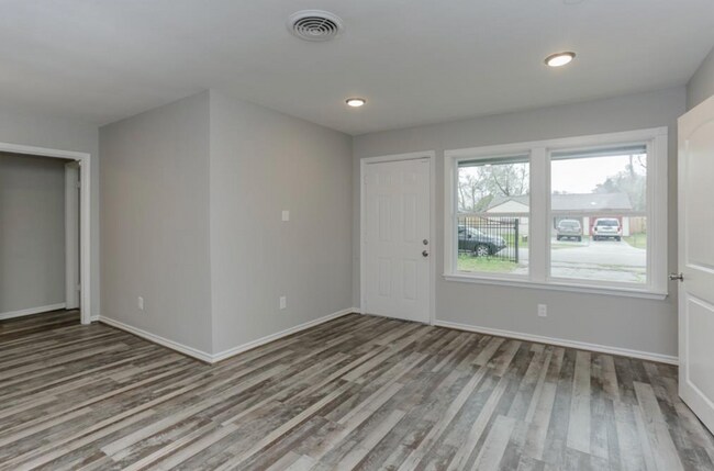 Building Photo - 5635 Belarbor St