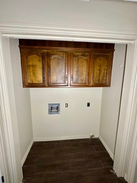 Washer Dryer Hookup - 500 N 46th St